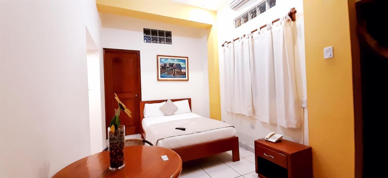 Hostal Huayruro Iquitos Eksteriør bilde