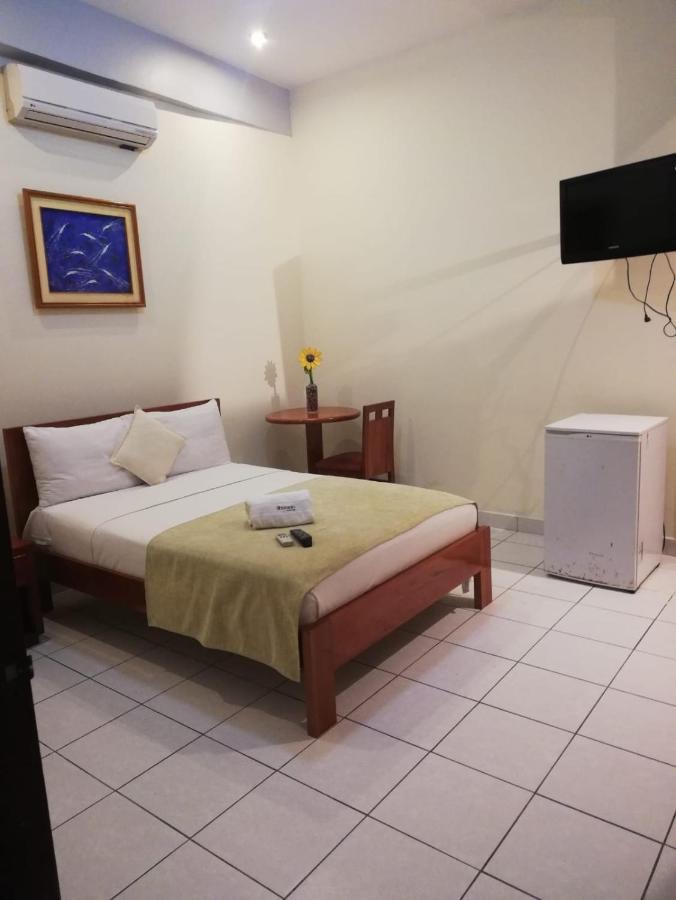 Hostal Huayruro Iquitos Eksteriør bilde