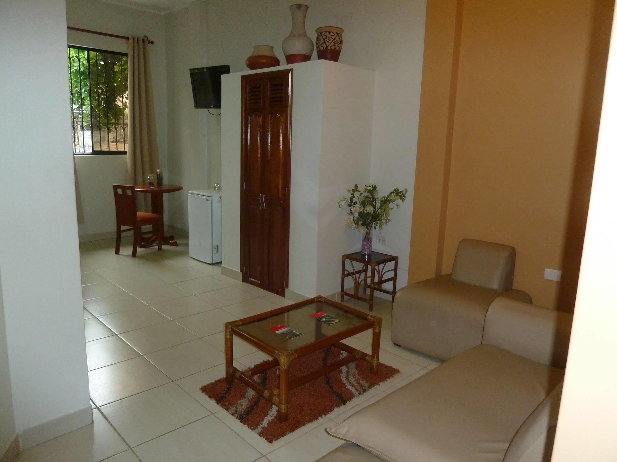 Hostal Huayruro Iquitos Eksteriør bilde