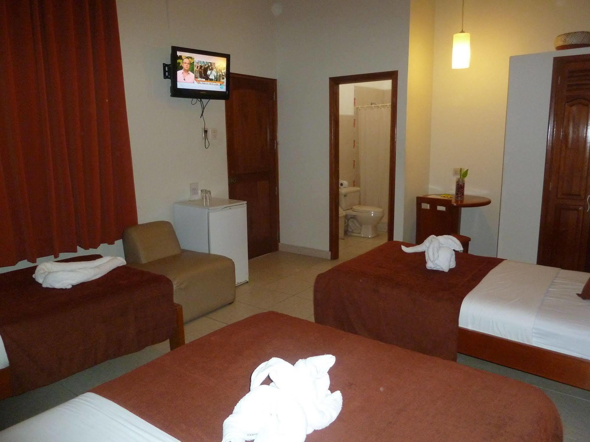 Hostal Huayruro Iquitos Eksteriør bilde