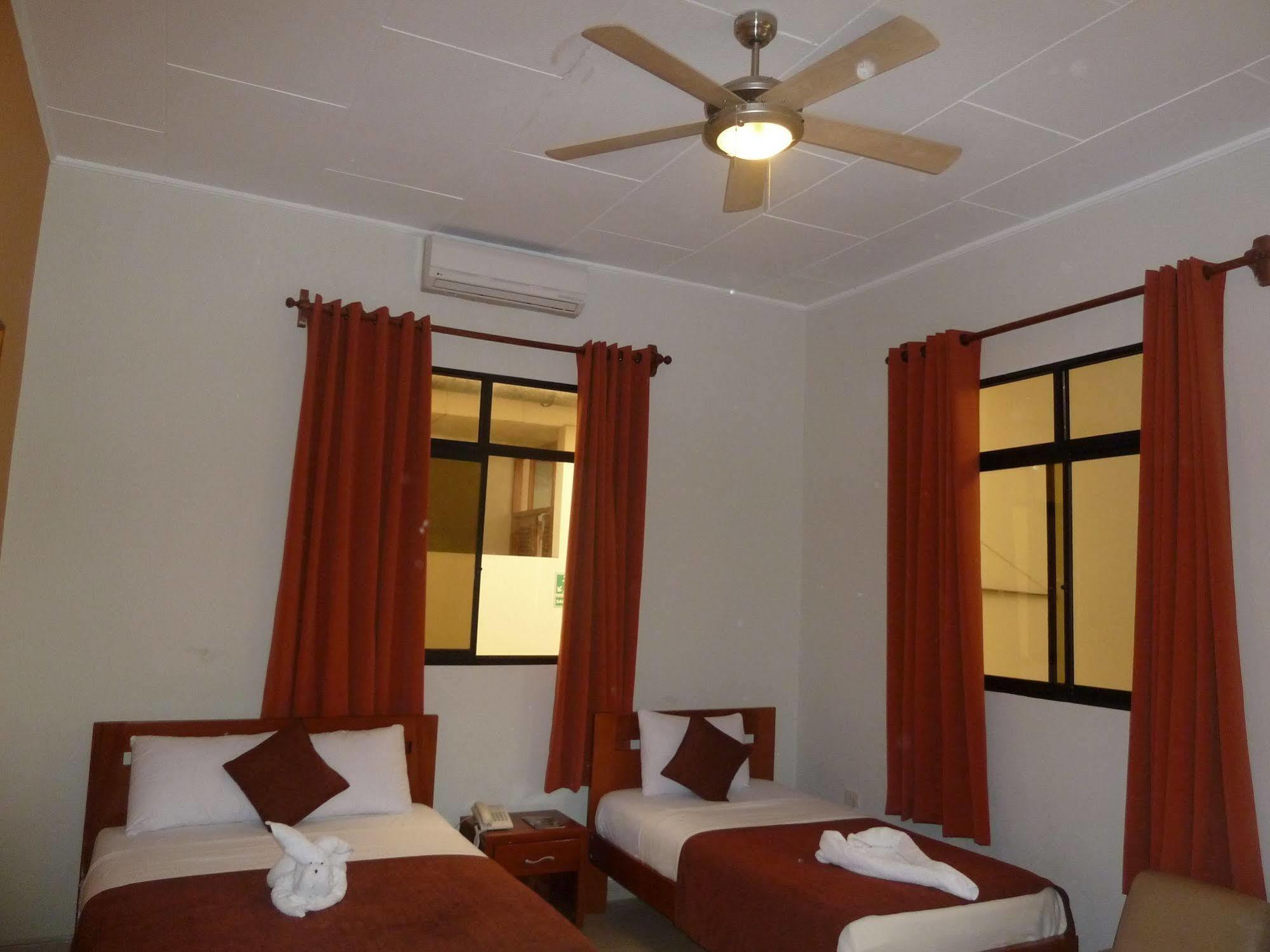 Hostal Huayruro Iquitos Eksteriør bilde