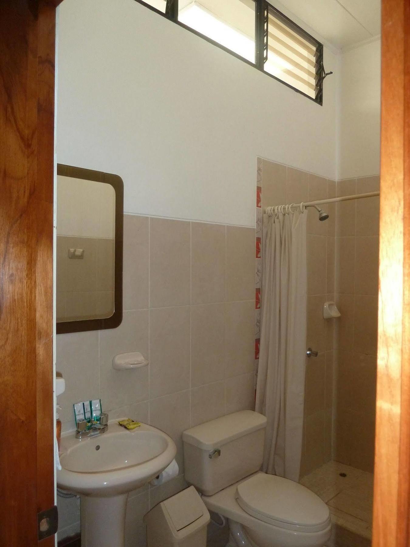 Hostal Huayruro Iquitos Eksteriør bilde