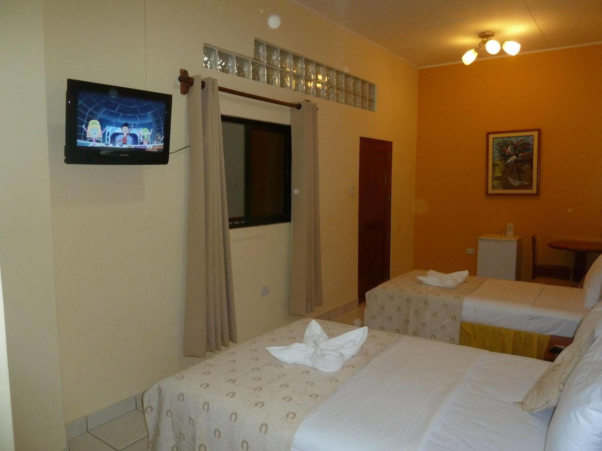 Hostal Huayruro Iquitos Eksteriør bilde