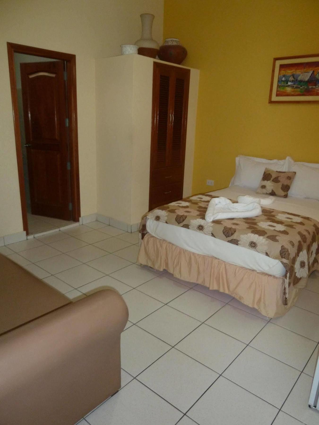 Hostal Huayruro Iquitos Eksteriør bilde