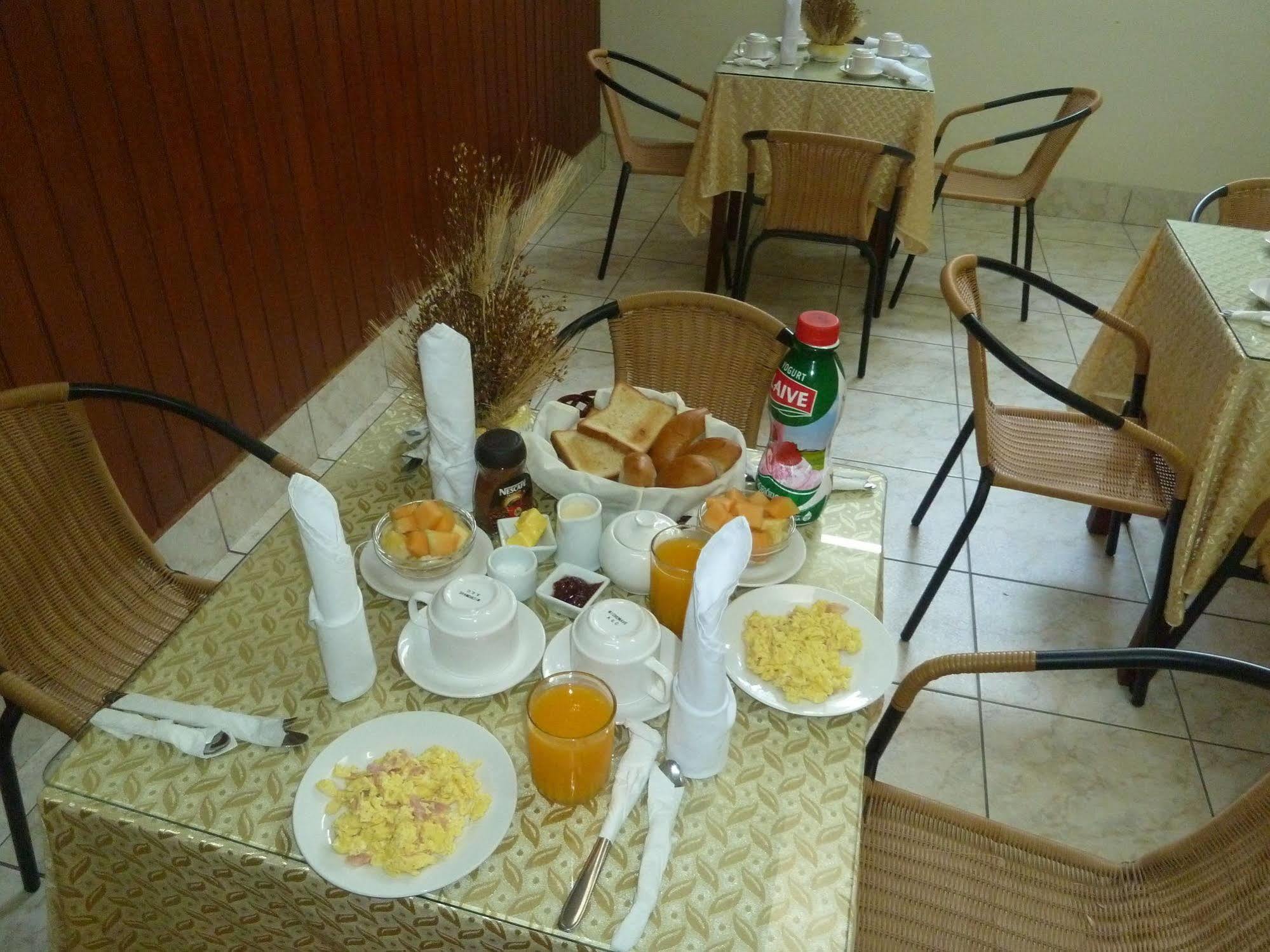 Hostal Huayruro Iquitos Eksteriør bilde