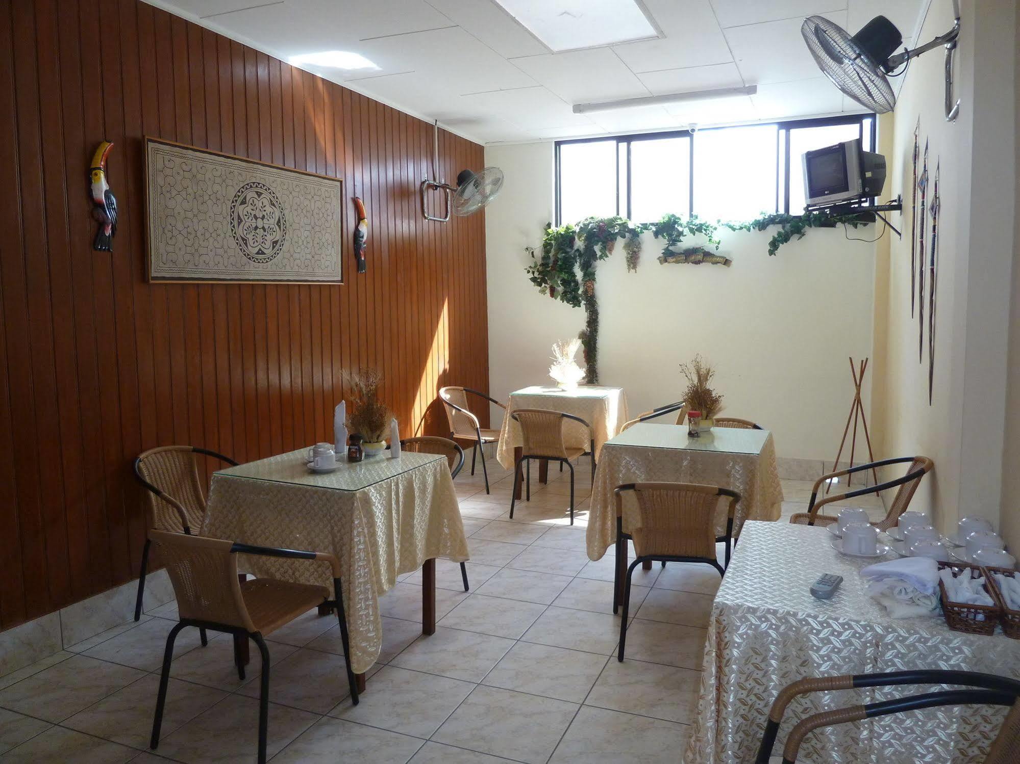 Hostal Huayruro Iquitos Eksteriør bilde